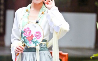 沉浸穿搭汉服白丝，汉服里面白色的怎么穿