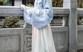 汉服女生驾车穿搭图，女生汉服
