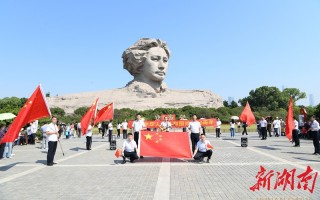 红色毛绒汉服穿搭图片，红色毛绒汉服穿搭图片女